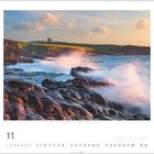 Text: "Mullaghmore Head, Classiebawn Castle, County Sligo." Brandende Wellen an Felsen unter einem blauen Himmel.