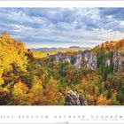 11, Eilandsandsteingebirge, Sächsische Schweiz, Sachsen; bunte herbstliche Bäume und markante Felsformationen unter bewölktem Himmel.