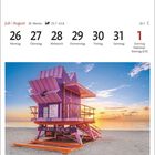 Kalenderdaten von 26. Juli bis 1. August. Foto eines pink-lila Rettungsschwimmerhäuschens in Miami Beach, Florida.