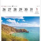 Juli | August Kalenderwoche mit Blick auf Küste, blauer Himmel, Klippen und Meer; darunter Beschreibung der Bucht Anse de Senival.