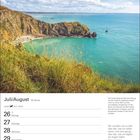 Juli/August, 30. Woche. 26 Montag. Aussichtspunkt über Küste und Meer mit Klippen und grünem Gras unter blauem Himmel.