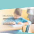 Text über Schulbuchinhalte der 3. Klasse. Unten rechts ist ein Logo mit einem Comic-Hund und der Schriftzug "hauschkaverlag".