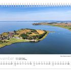 Texte: November, 01.11. Allerheiligen, 17.11. Buß- und Bettag, Klein Zicker mit dem Zicker See.  
Landschaft mit See, Küste, Häusern.