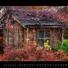 November 2027, Kalenderübersicht. Eine verwitterte Holzhütte mit Rankpflanzen, umgeben von herbstlicher Vegetation.
