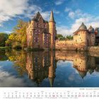 Die Eifel - Burg Satzvey in Mechernich. Kalenderseite für November 2027. Historische Burg spiegelt sich in einem klaren Gewässer, umgeben von herbstlichen Bäumen.