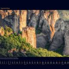 09 September. Kalenderansicht mit Kloster auf einer hohen, steilen Felsformation, umgeben von üppiger Vegetation.