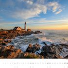 Unten "Portland Head Light, Cape Elizabeth (Maine)" und "11". Küste mit Leuchtturm bei Sonnenuntergang.