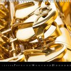 Kalender mit November-Daten unten. Nahaufnahme von goldenen Saxophonklappen, glänzend und detailliert dargestellt.
