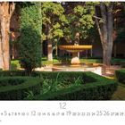 "Andalusischer Garten", darunter Kalender für Dezember. Ein Innenhof mit Bäumen, Hecken und einem zentralen Brunnen.