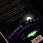 Text: "Die Mitternachtsreise". Dunkles Cover mit Sternen, einer Mondsichel und einer Katze.