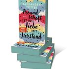 Buchtitel: "Freundschaft ist wie Liebe mit Verstand" von Alexandra Potter. Mehrere Bücher übereinander gestapelt.