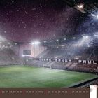 "VORAN SANKT PAULI" auf Tribüne. Schneebedecktes Stadion bei Nacht, mit Flutlicht beleuchtet. Dezember 2027 markiert.
