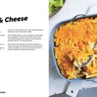 "Mac & Cheese" mit Rezeptanleitung: Zutatenliste, Zubereitungszeit, Temperaturangaben. Daneben goldbraune Käse-Pasta.
