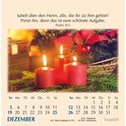 Text: "Jubelt über den Herrn... Psalm 33,1." Unten: Monatskalender Dezember. Bild: Drei brennende rote Kerzen, Tannenzweige, Geschenke.