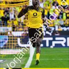 "SERHOU GUIRASSY #9/STURM", "DEZEMBER 2026", "Vorjahresabbildung", Fußballspieler im gelb-schwarzen Trikot auf dem Spielfeld.