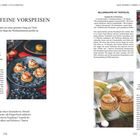 Seite mit Rezepten: "GEGRILLTE JAKOBSMUSCHELN AUF KRÄUTERBLINIS" und "SELLERIESUPPE MIT TRÜFFELÖL" mit Bildern der Gerichte.