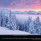 12 steht groß links unten. Winterliche Schneelandschaft, Tannenbäume, Berge, rosa Himmel. Dezemberszene.