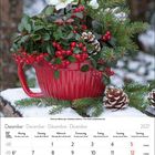 Kalender für Dezember 2027. Oben Blumen in einem roten Topf, umgeben von Tannenzweigen und Zapfen.
