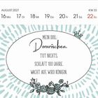 AUGUST 2027, Kalender: 16 Mo, 17 Di, 18 Mi, 19 Do, 20 Fr, 21 Sa, 22 So. Spruch: "Mein Idol: Dornröschen. Tut nichts. Schläft 100 Jahre. Wacht auf. Wird Königin." Verzierungen: Krone und Blumen.