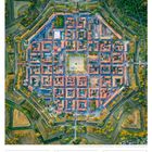 Kalender, 8. Woche 2027, Februar. Oben: Luftaufnahme eines festungsartigen, symmetrischen Stadtplans mit vielen Bäumen.