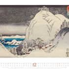 Kalender Dezember 2023. Japanische Schneelandschaft mit Bergen, Baumgruppen und einem blauen See. Schneefall überall.