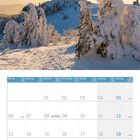 Kalenderseite mit Dezember 2027, Feiertage markiert. Oben verschneite Landschaft mit Bergen und Sonnenstrahlen durch Bäume.