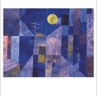 „Dezember“ Kalender mit abstrakter Illustration in Blau- und Violetttönen, gelber Mond, stilisierte Bäume.