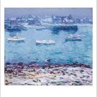 Eine Illustration mit Schnee, Wasser und Booten. Häuser im Hintergrund. Oben: "12".