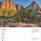 Kalenderseite mit "August", Wochentage, Zitat von Beethoven, Beschreibung des Zion-Nationalparks, imposante Berglandschaft.