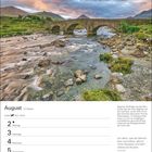 August, 31. Woche, Löwe 23.7.–22.8. Sligachan Old Bridge auf der Isle of Skye. Brücke vor schöner Hügellandschaft.