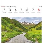 Kalenderseite zeigt August, Woche 31. Berglandschaft mit Fluss, grünen Wiesen und schneebedeckten Bergen im Hintergrund.