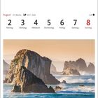 Kalenderseite: August, 31. Woche. Daten: 2.-8. Montag bis Sonntag. Bild: Felsformationen am Playa del Silencio, Asturien.