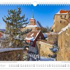Text: "Bautzen im Schnee – eine ruhige Winterlandschaft mit stimmungsvoller Altstadtkulisse. Dezember." 
Winterliche Gasse in Altstadt mit Schnee.