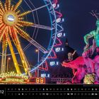 Text: "Willkommen Riesenrad." Darunter ist ein bunt beleuchtetes Riesenrad und der Neptunbrunnen bei Nacht.