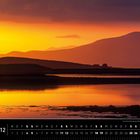 „Irland 12", Sonnenuntergang über der Clew Bay, County Mayo. Kalender mit Zahlen und Wochentagen. Dramatische Landschaft.