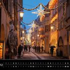 Text: "Südtirol 12", "Weihnachtliches Meran". Straße mit Lichterketten und Sternen geschmückt, Menschen mit Schirmen.