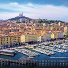 Text: "Historische Altstadt von Marseilles 12". Stadtansicht mit Hafen, vielen Booten und Gebäuden auf einem Hügel im Hintergrund.
