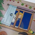 Illustration eines Engels, der aus einem Fenster schaut und goldenen Staub streut; Weihnachtsdekoration im Hintergrund.