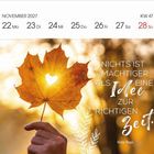 November 2027 Kalenderblatt. Zitat von Victor Hugo: "Nichts ist mächtiger als eine Idee zur richtigen Zeit." Ein Blatt in der Sonne.