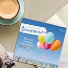 "Du bist mein Herzensmensch", "Freunde machen das Leben BUNTER." Kalender mit bunten Luftballons und Tasse Kaffee.