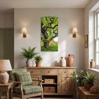 „Bäume 2027“: Ein dekorativer Raum mit Holzkommode, Pflanzen und einer hellen, ruhigen Atmosphäre.