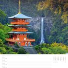 Kalenderblatt der 9. Woche im März mit einem Tempel vor einem großen Wasserfall in einer grünen, hügeligen Landschaft.