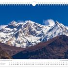 Kalenderseite „Dezember“. Texte: "Annapurna gehört zu den gefährlichsten Bergen der Erde". Bild von schneebedeckten Bergen.