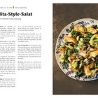 Ribollita-Style-Salat Rezept mit Zitronen-Käse-Dressing, Zutatenliste und Zubereitungsanleitung. Links Text, rechts Foto.