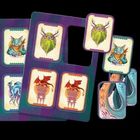 Verschiedene mystische Kreaturen auf bunten Spielkarten, darunter Katzen mit Flügeln und Wesen mit grünen Bärten.