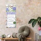 „Gartenglück Familienplaner“ steht oben. Darunter Blumenillustration. Rechts ein Blumenkübel. Unten Kissen und Uhr.