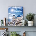 Kalender mit Text: "2024 Glücksmomente. Wer an Glück glaubt, der hat Glück. Christian Friedrich Hebbel." griechische Architektur.