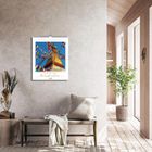 Ein Kalender an der Wand zeigt "Authentisch Westfalen." Darunter eine bunte Illustration mit einem Turm und Fahnen.