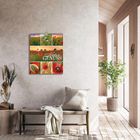 Text: „Naturgenuss“. Kalender mit Naturfotos hängt an einer gemütlichen Wand. Rechts sonniger Korridor, links Sitzmöbel mit Decken.