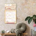 Familienplaner für Lieblingstage 2021. Kalenderseite August. Wand mit Kissen, Pflanzen und Uhr dekoriert.